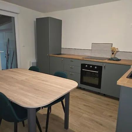 Holiday home Ideal Sejours Famille - Amis - Pro & Entreprises - Calme - Proche Des Commodites - Parking Gratuit - Wifi Tres Haut Debit - Sweet Homes La Couronne (Charente)